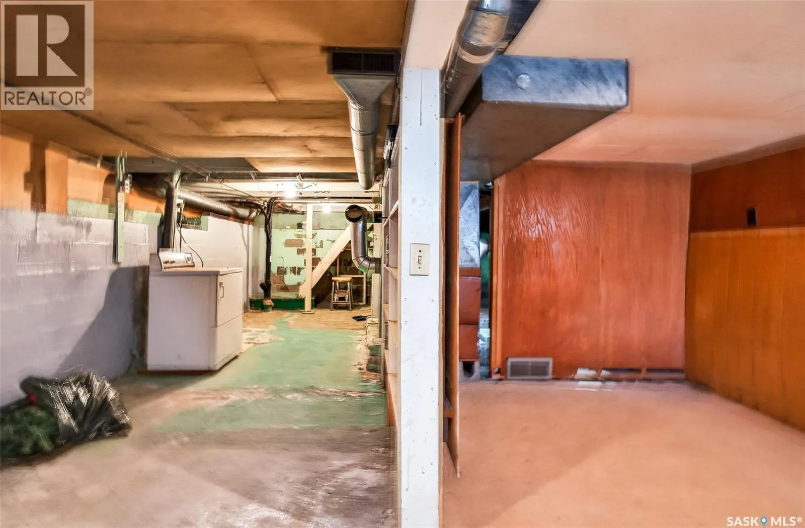 55 Iroquois STREET W