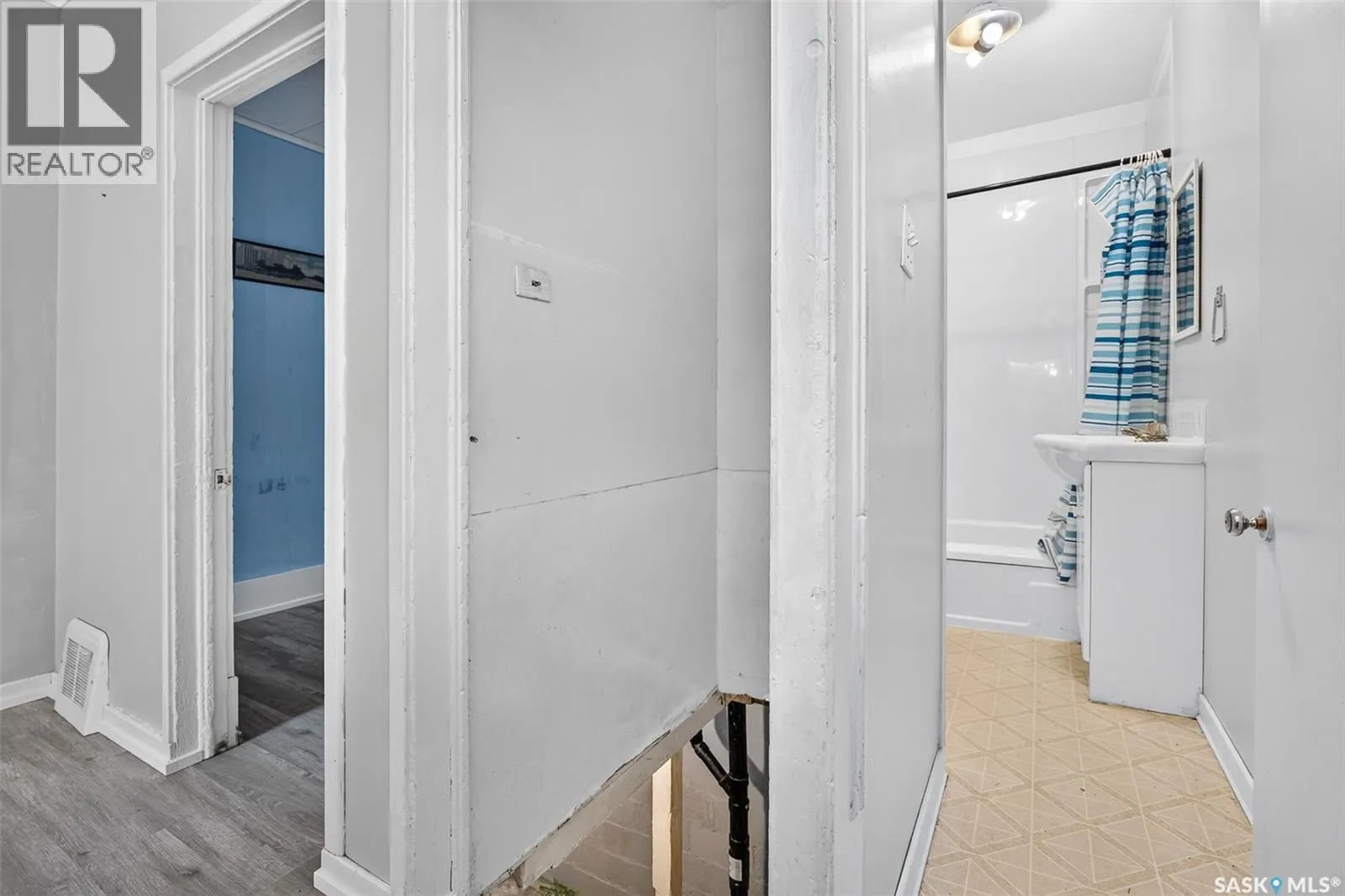 55 Iroquois STREET W