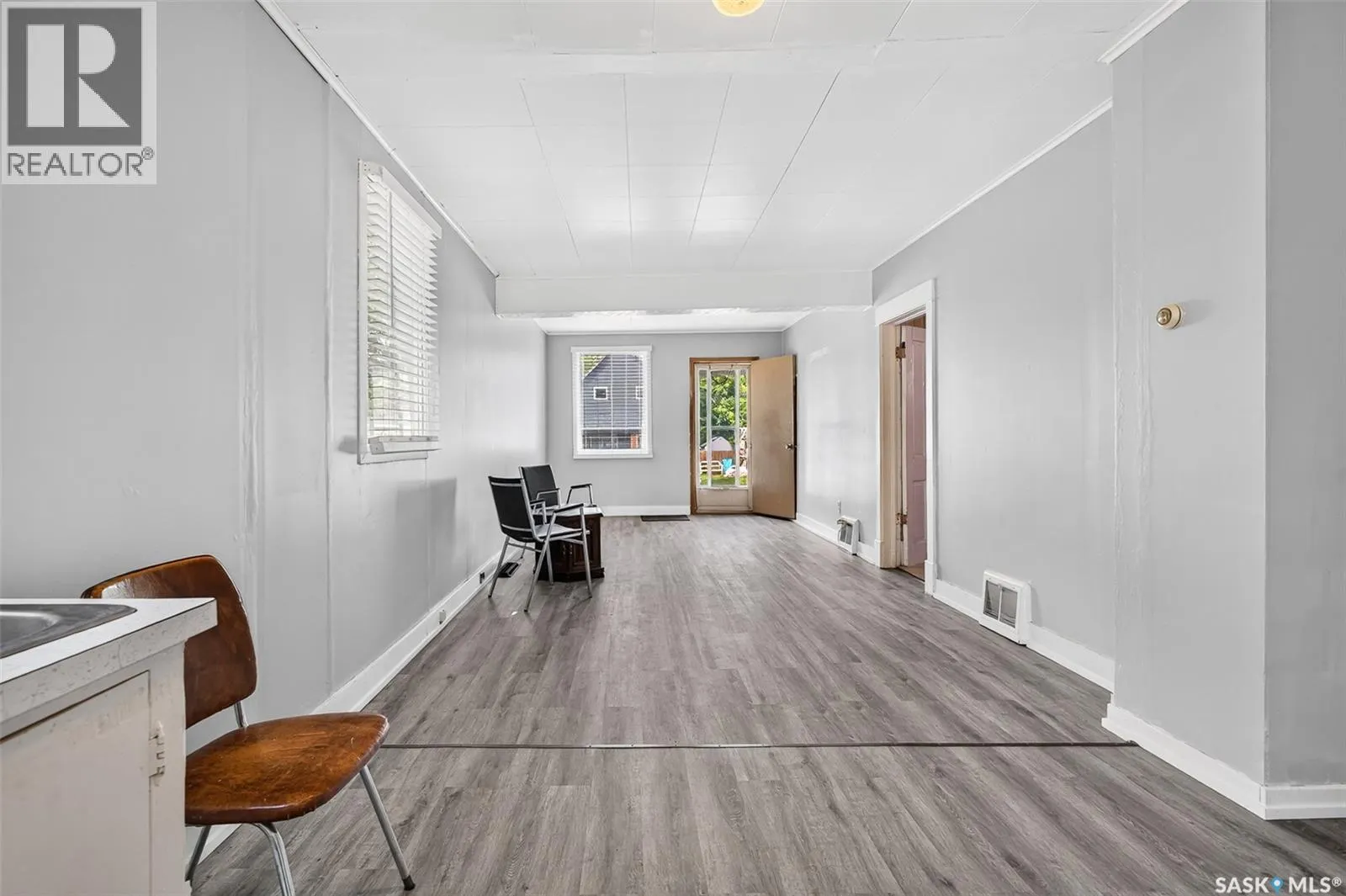 55 Iroquois STREET W