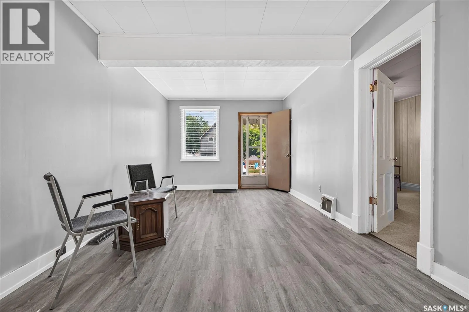 55 Iroquois STREET W