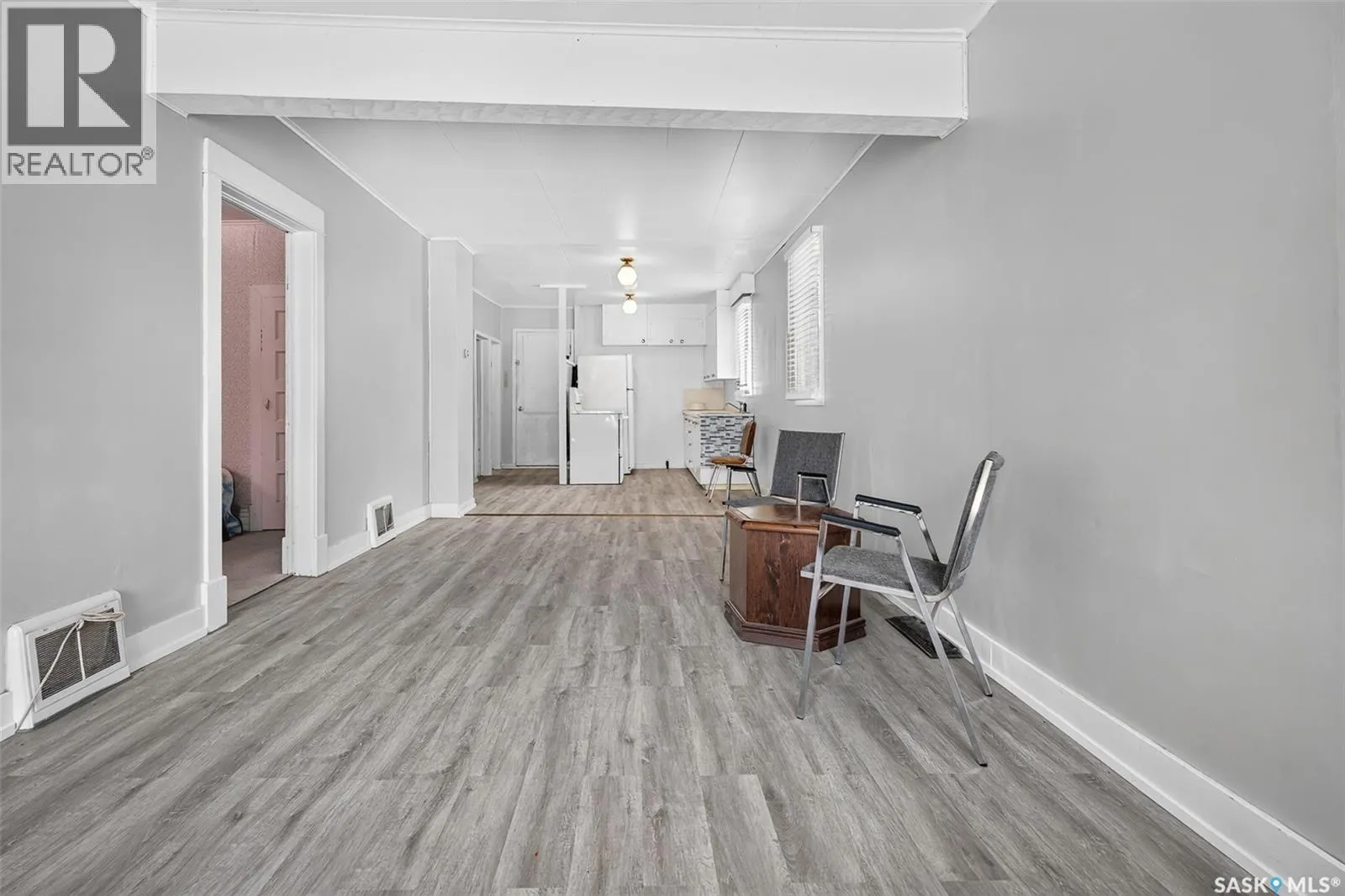 55 Iroquois STREET W