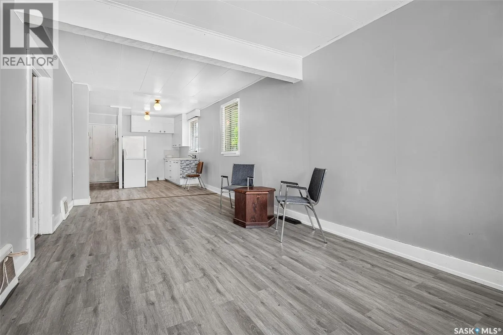 55 Iroquois STREET W