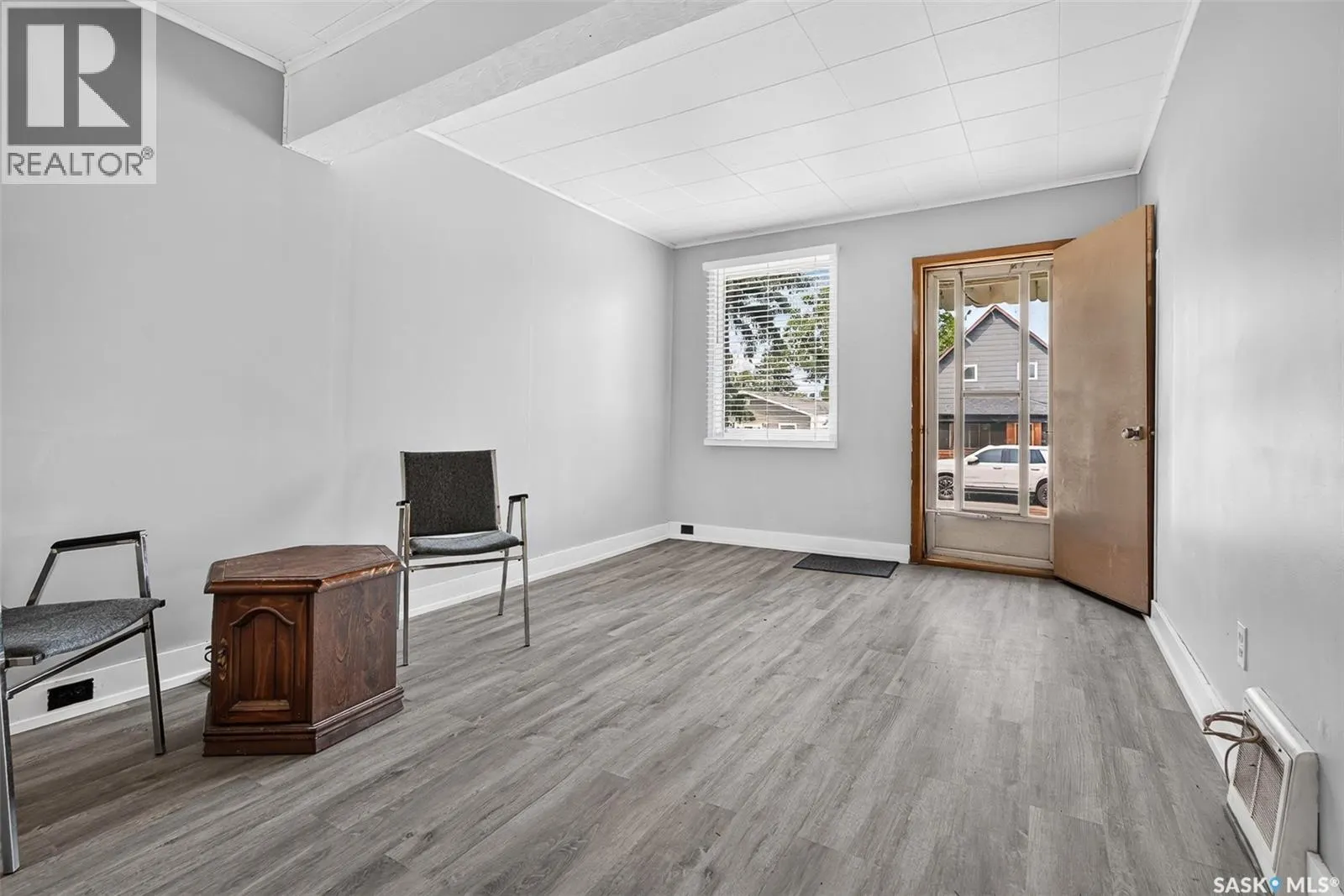 55 Iroquois STREET W