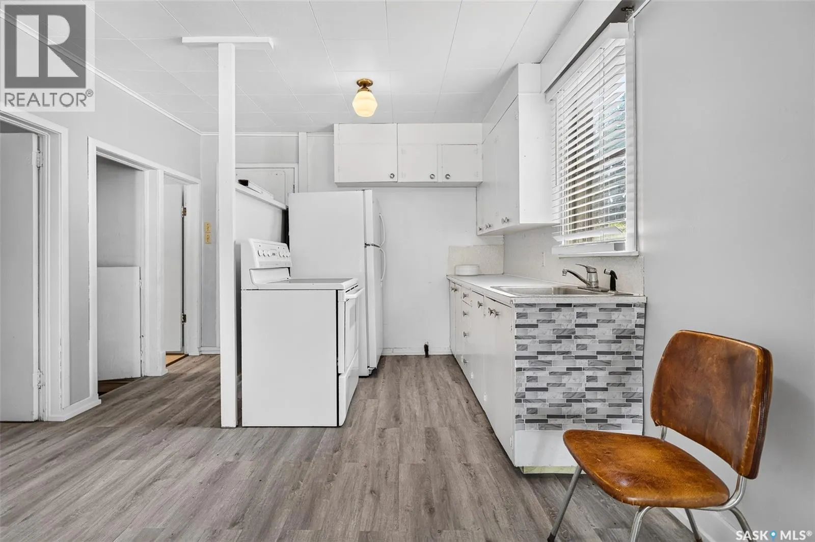 55 Iroquois STREET W