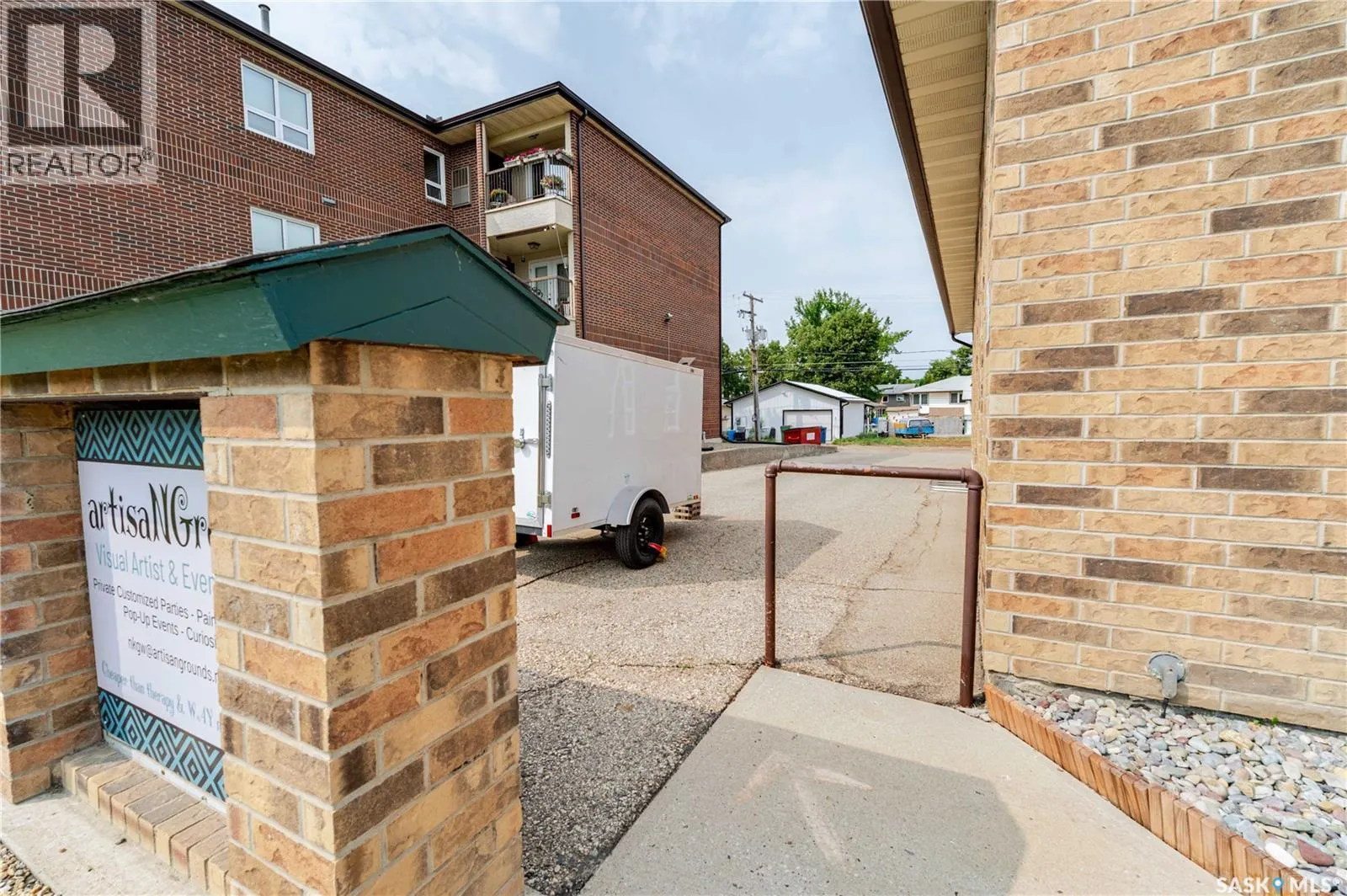 262 Athabasca STREET E