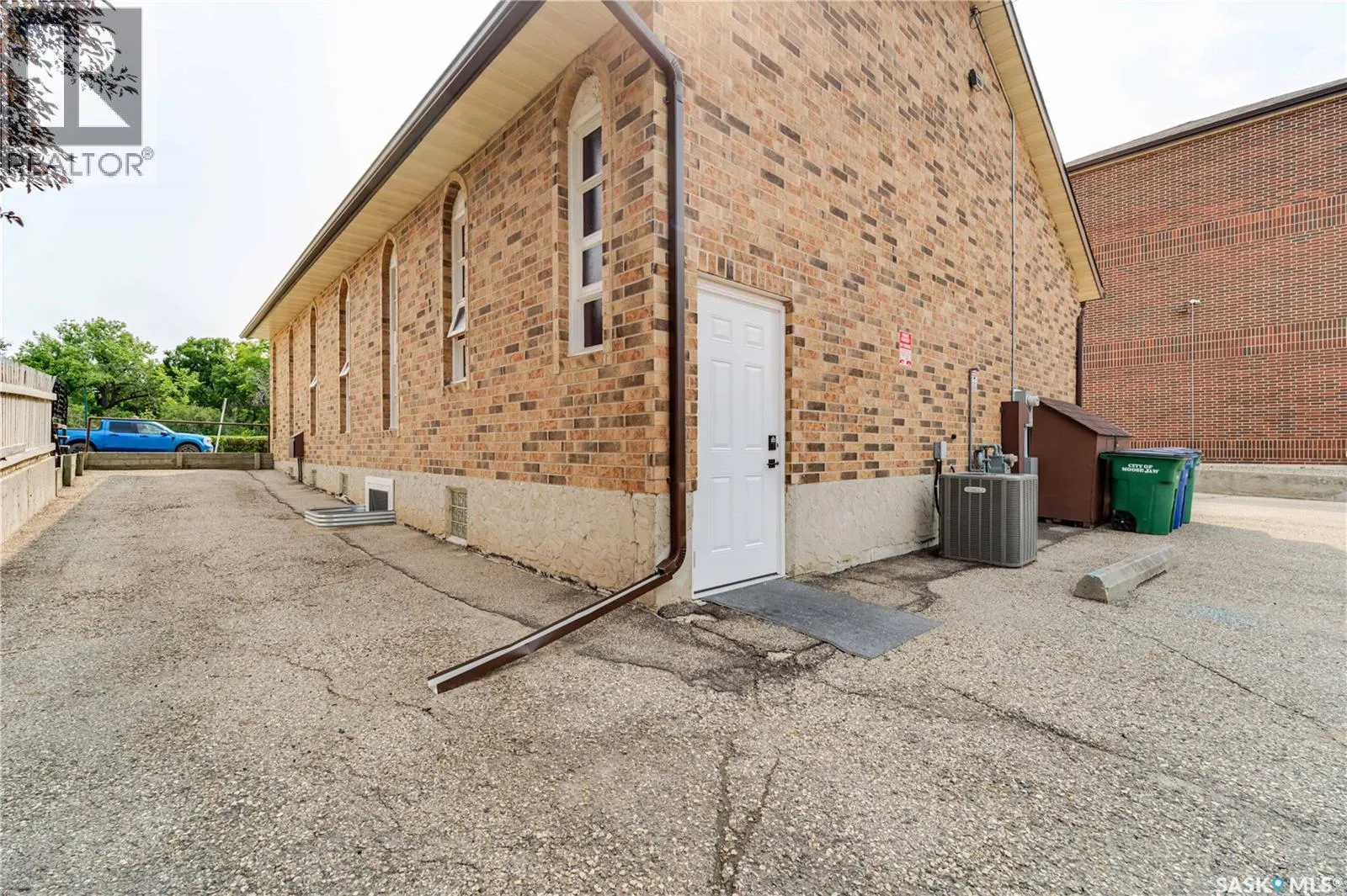 262 Athabasca STREET E