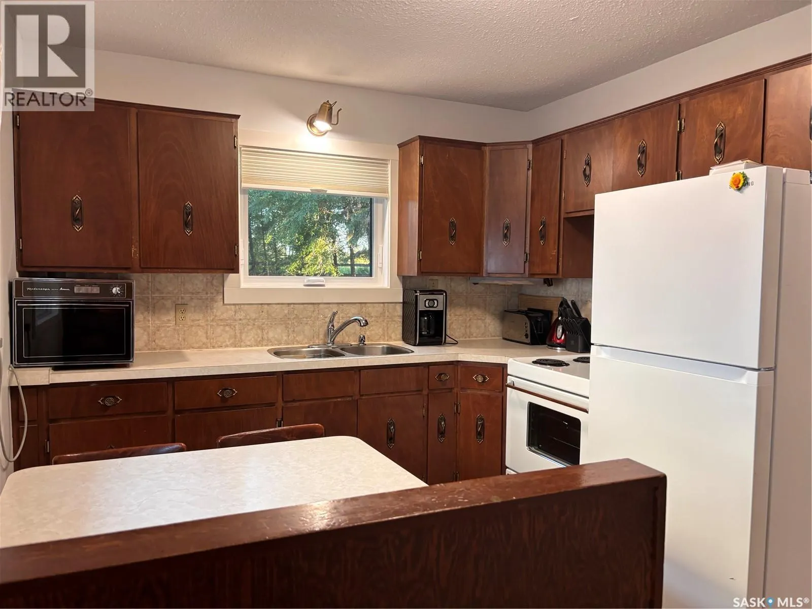14 Lakeshore DRIVE