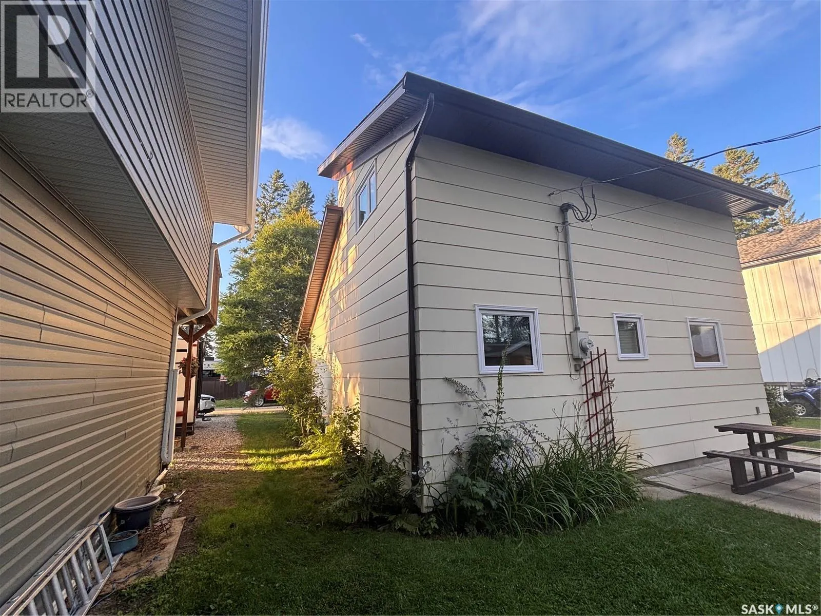 14 Lakeshore DRIVE