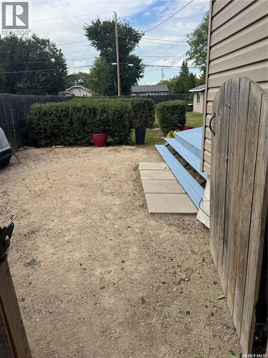 206 2nd STREET N
