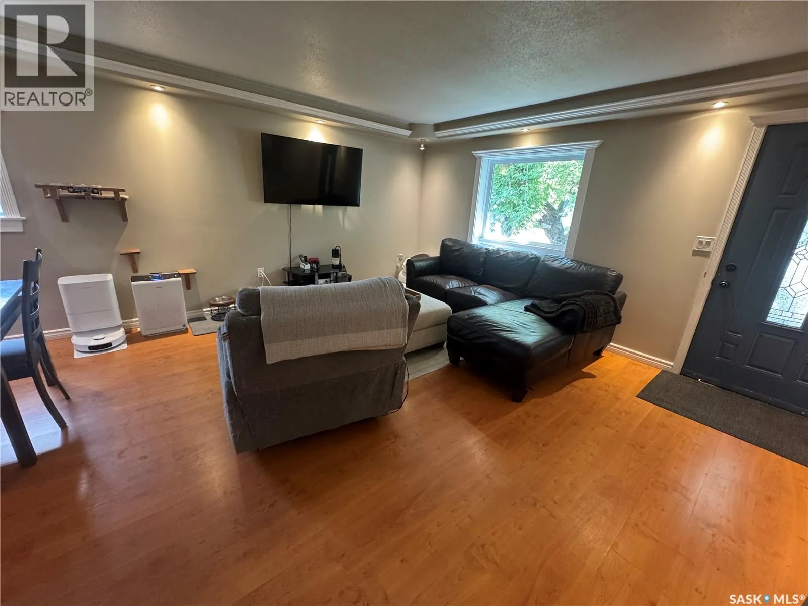 206 2nd STREET N