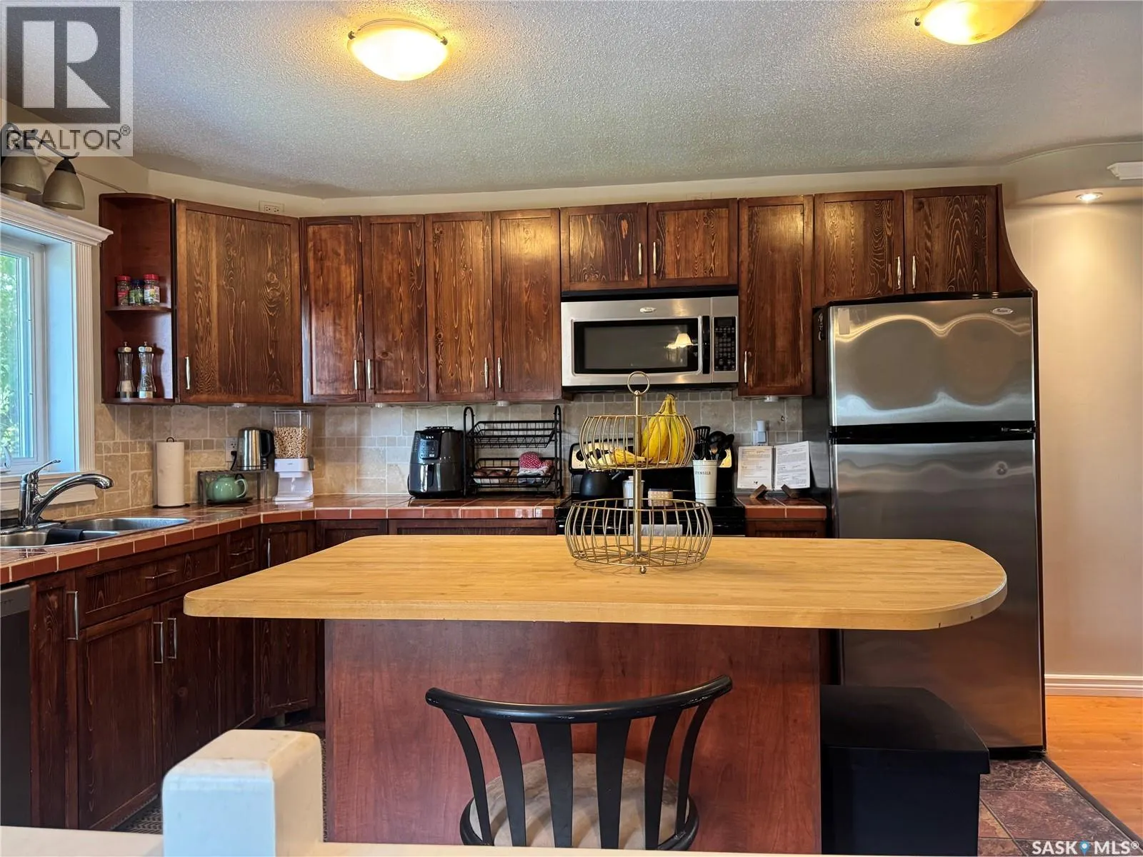 206 2nd STREET N