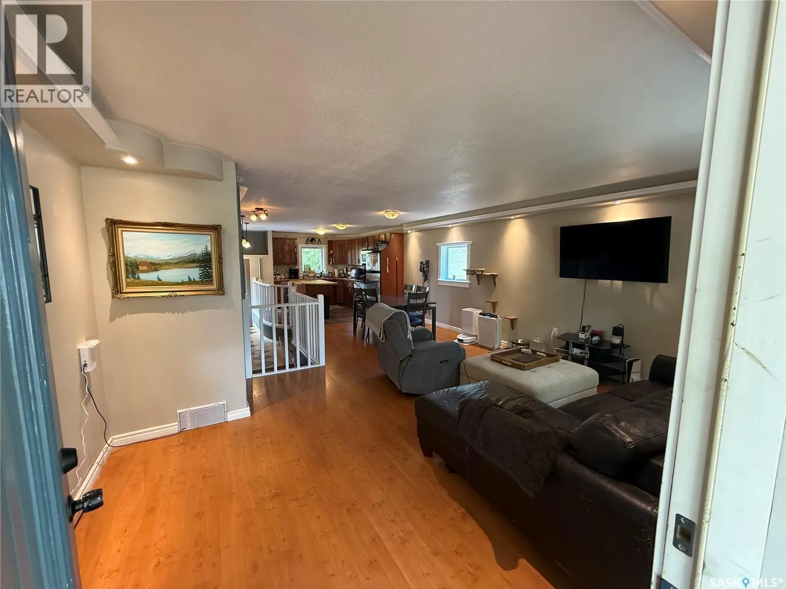 206 2nd STREET N