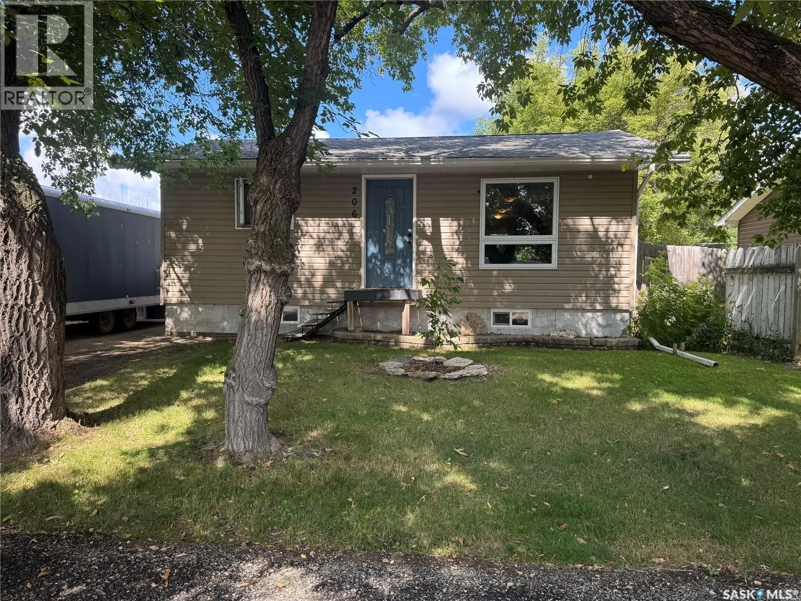 206 2nd STREET N