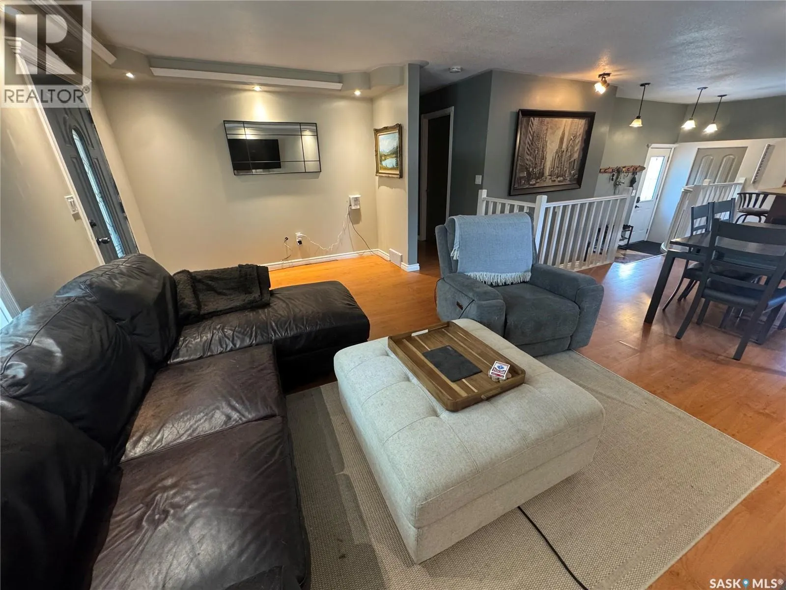 206 2nd STREET N