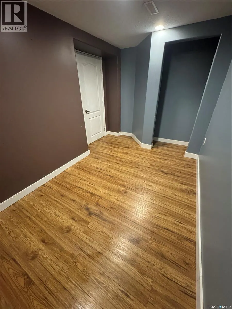206 2nd STREET N