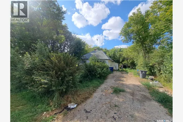 107 2nd AVENUE W