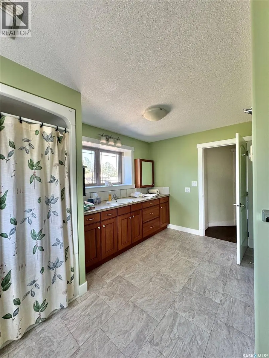 21 Fairway DRIVE
