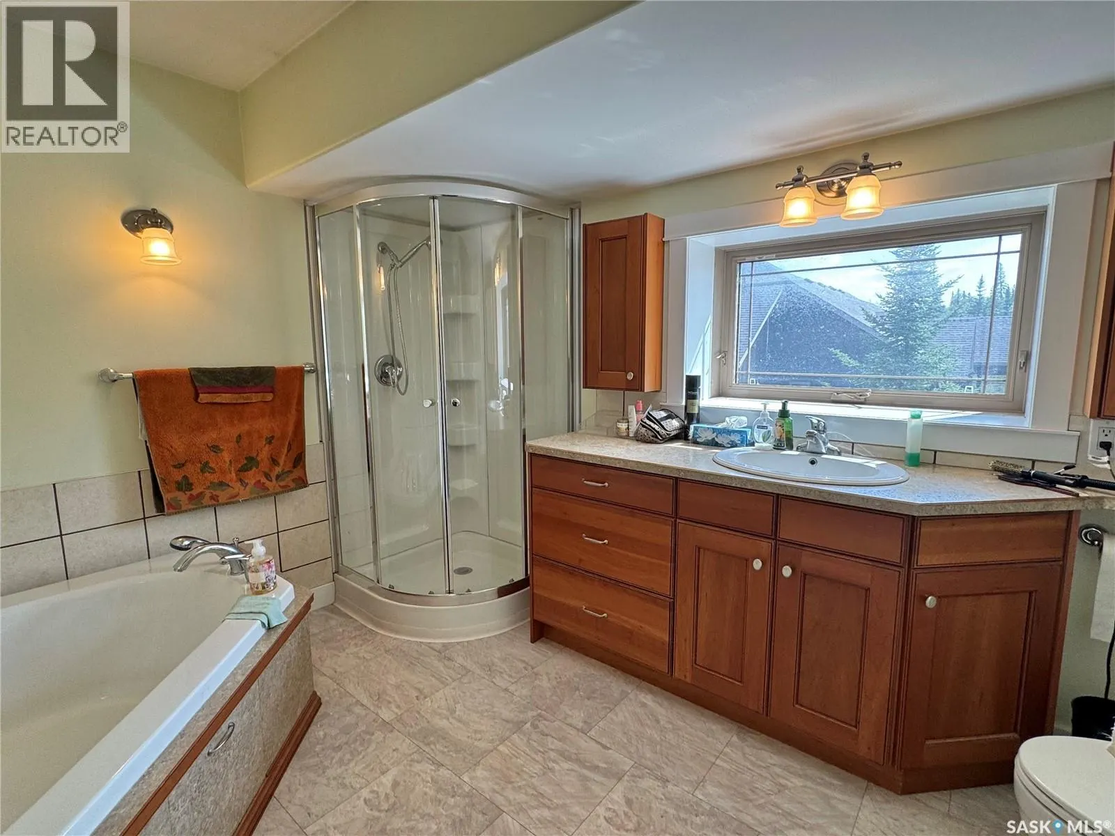 21 Fairway DRIVE