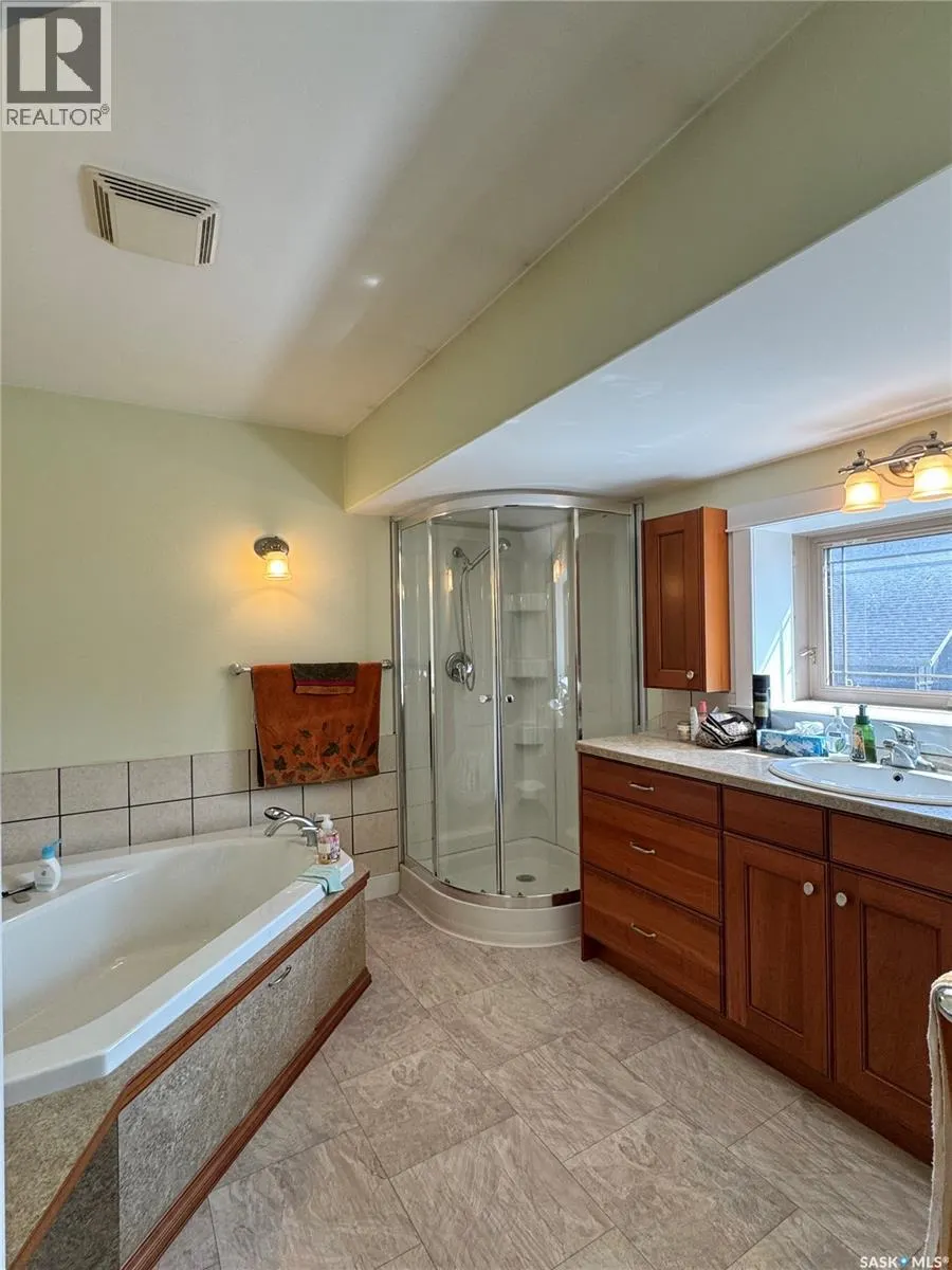 21 Fairway DRIVE