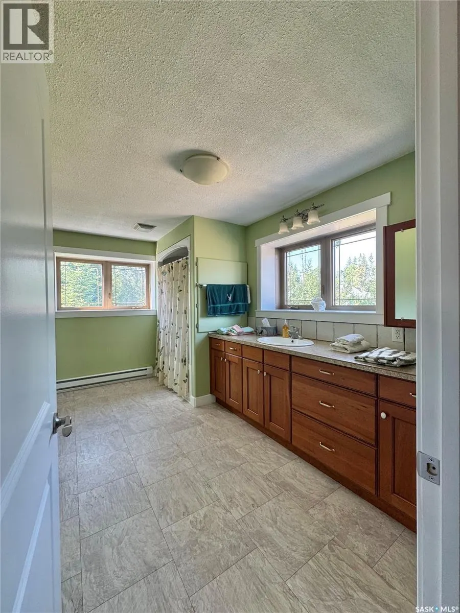 21 Fairway DRIVE