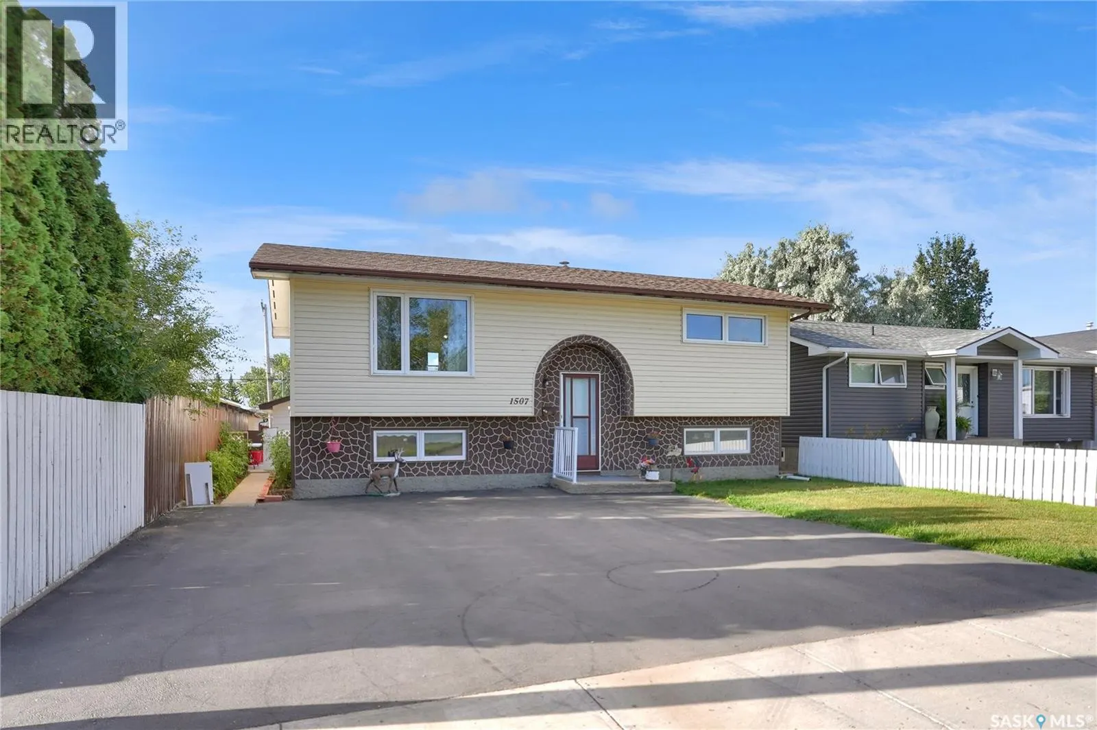 1507 Caribou STREET W