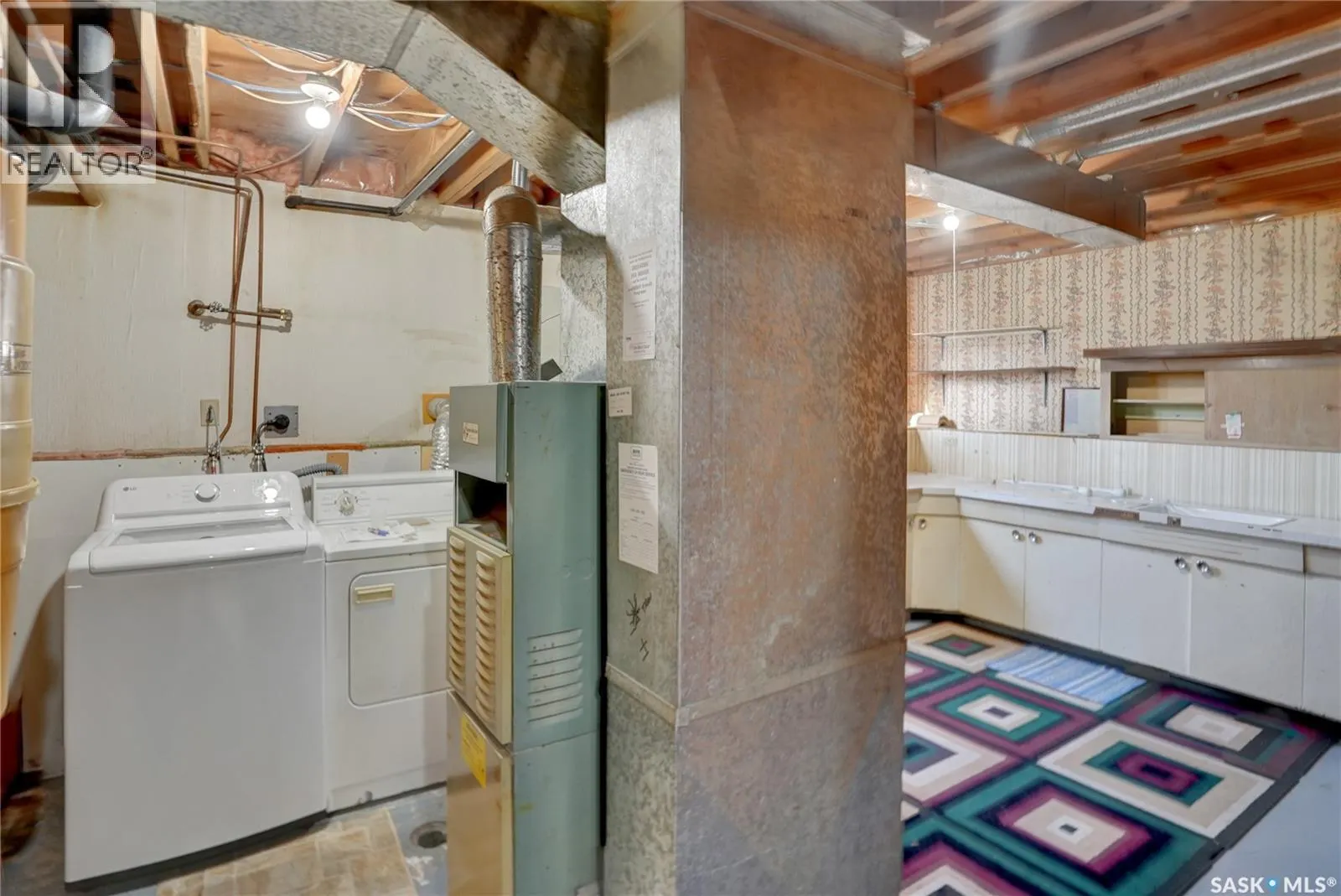 1507 Caribou STREET W