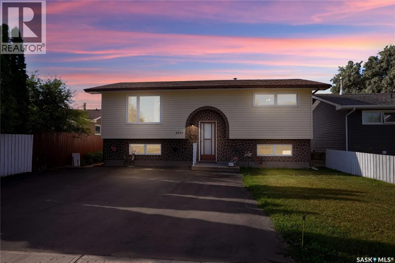 1507 Caribou STREET W