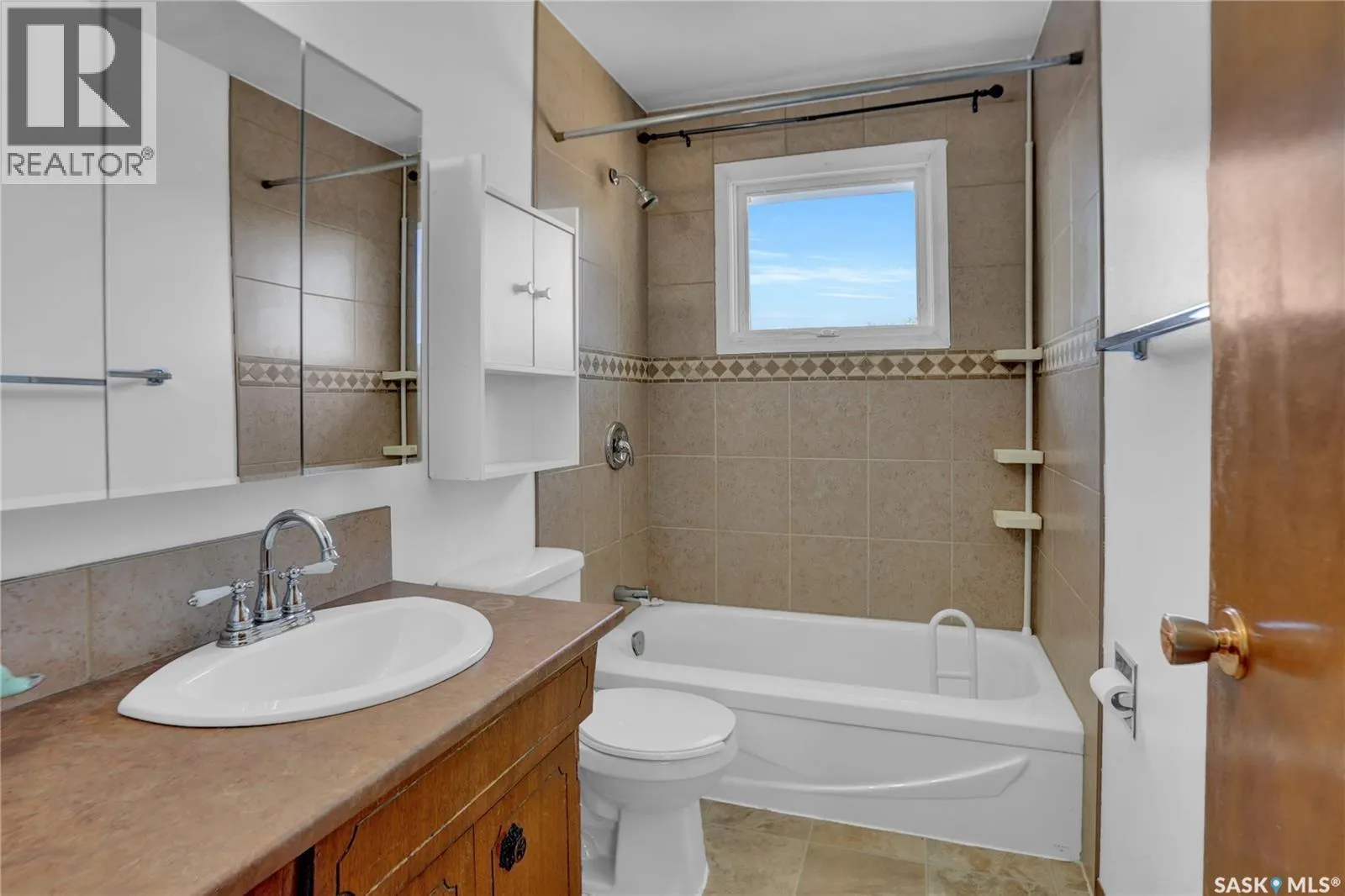 1507 Caribou STREET W
