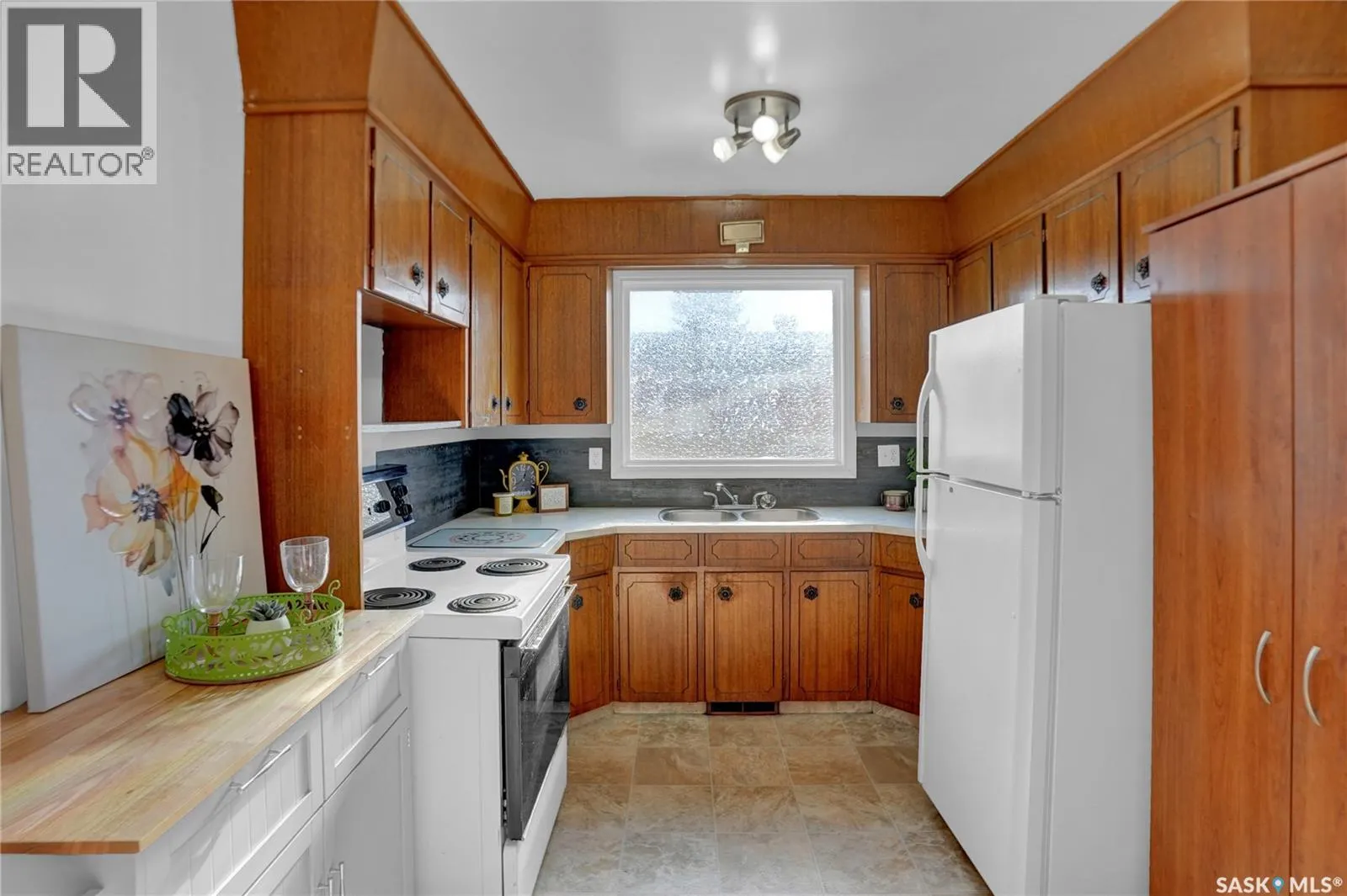 1507 Caribou STREET W