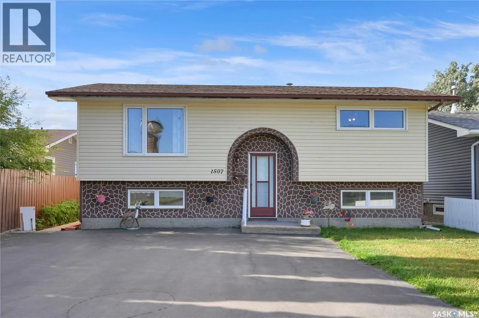 1507 Caribou STREET W