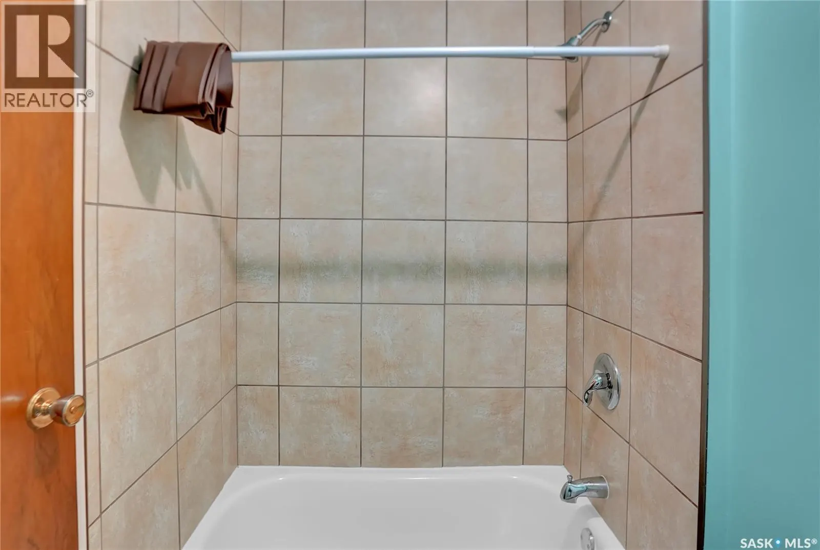 1507 Caribou STREET W