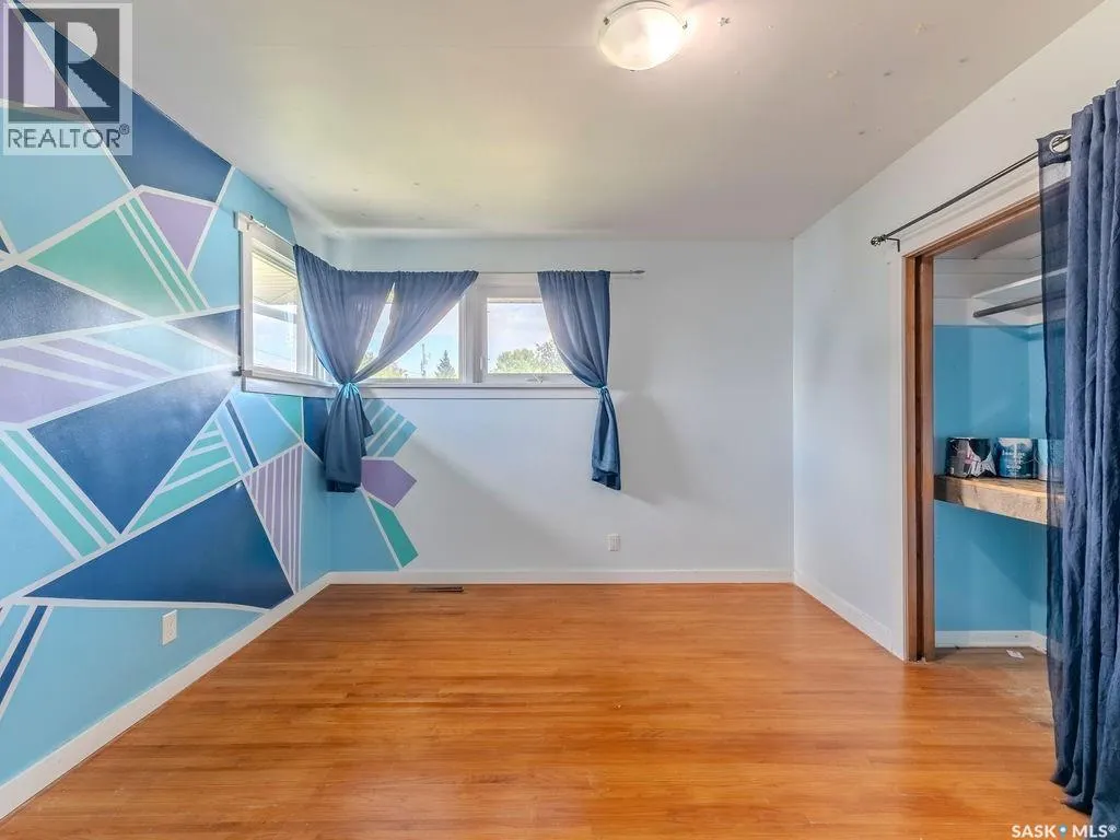 120 1st STREET N