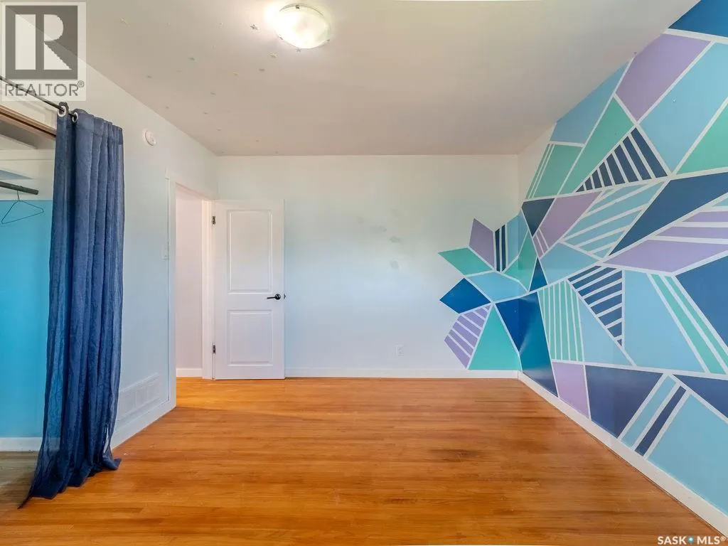 120 1st STREET N
