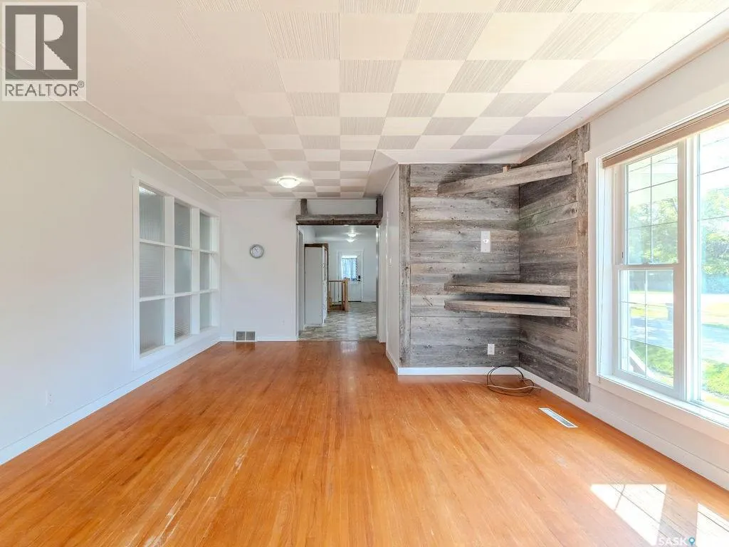 120 1st STREET N