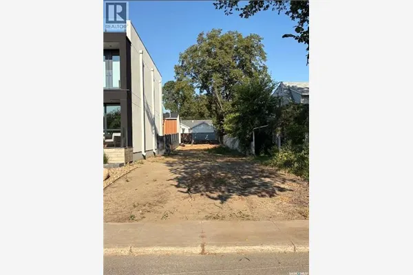 1551 Spadina CRESCENT E