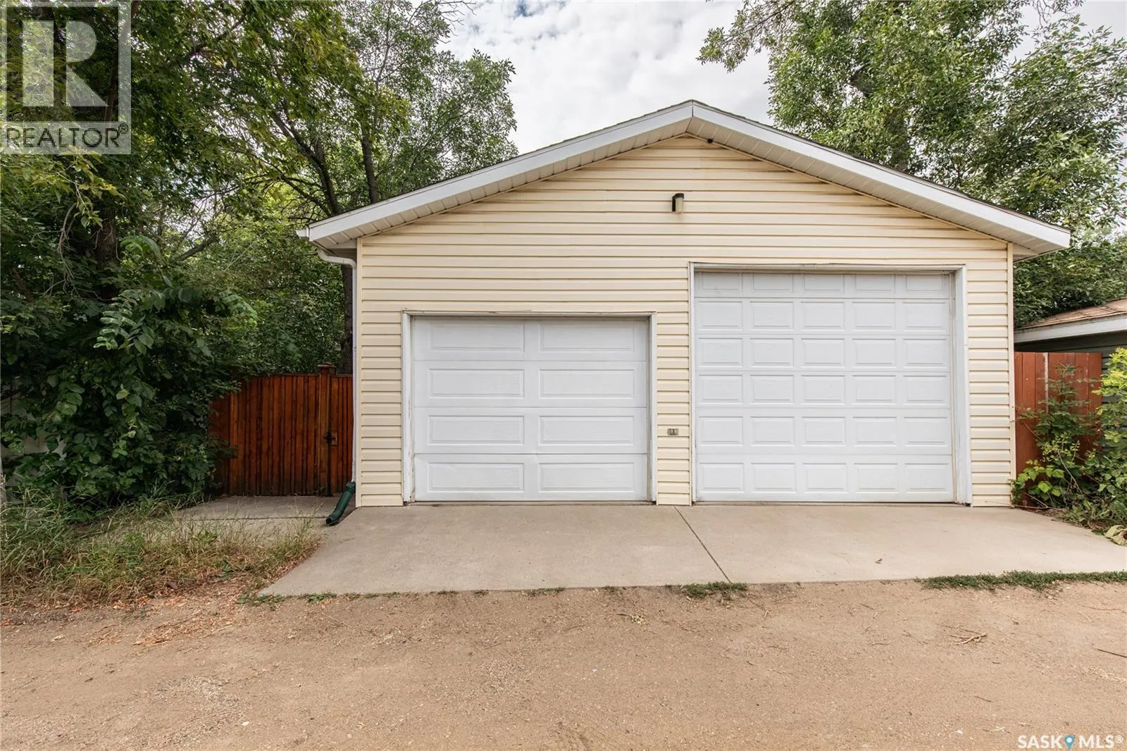 1037 Chestnut AVENUE
