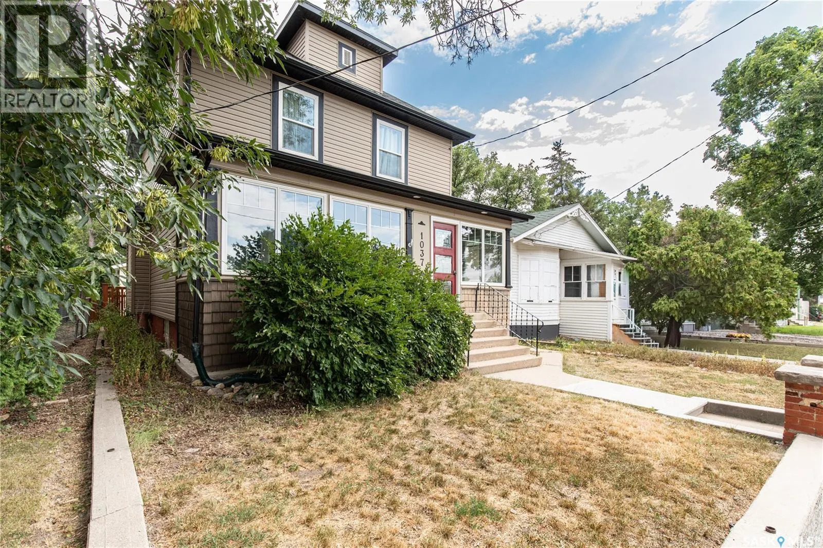 1037 Chestnut AVENUE