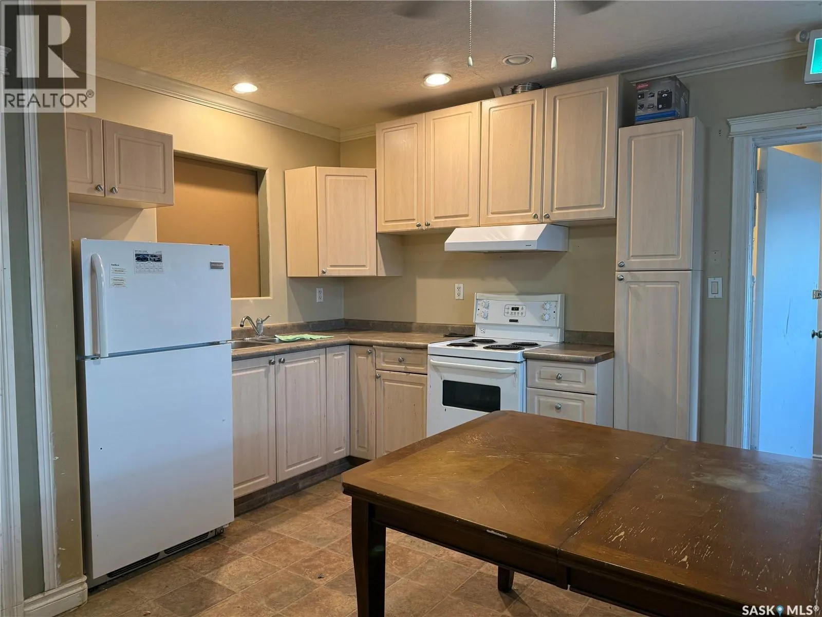 71 Ross STREET W