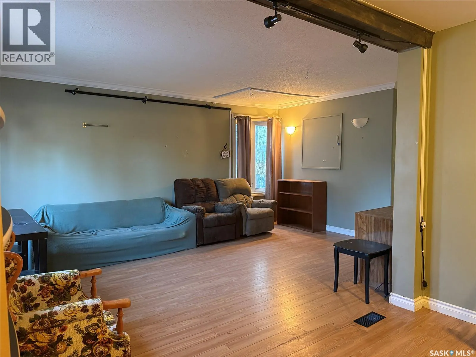 71 Ross STREET W