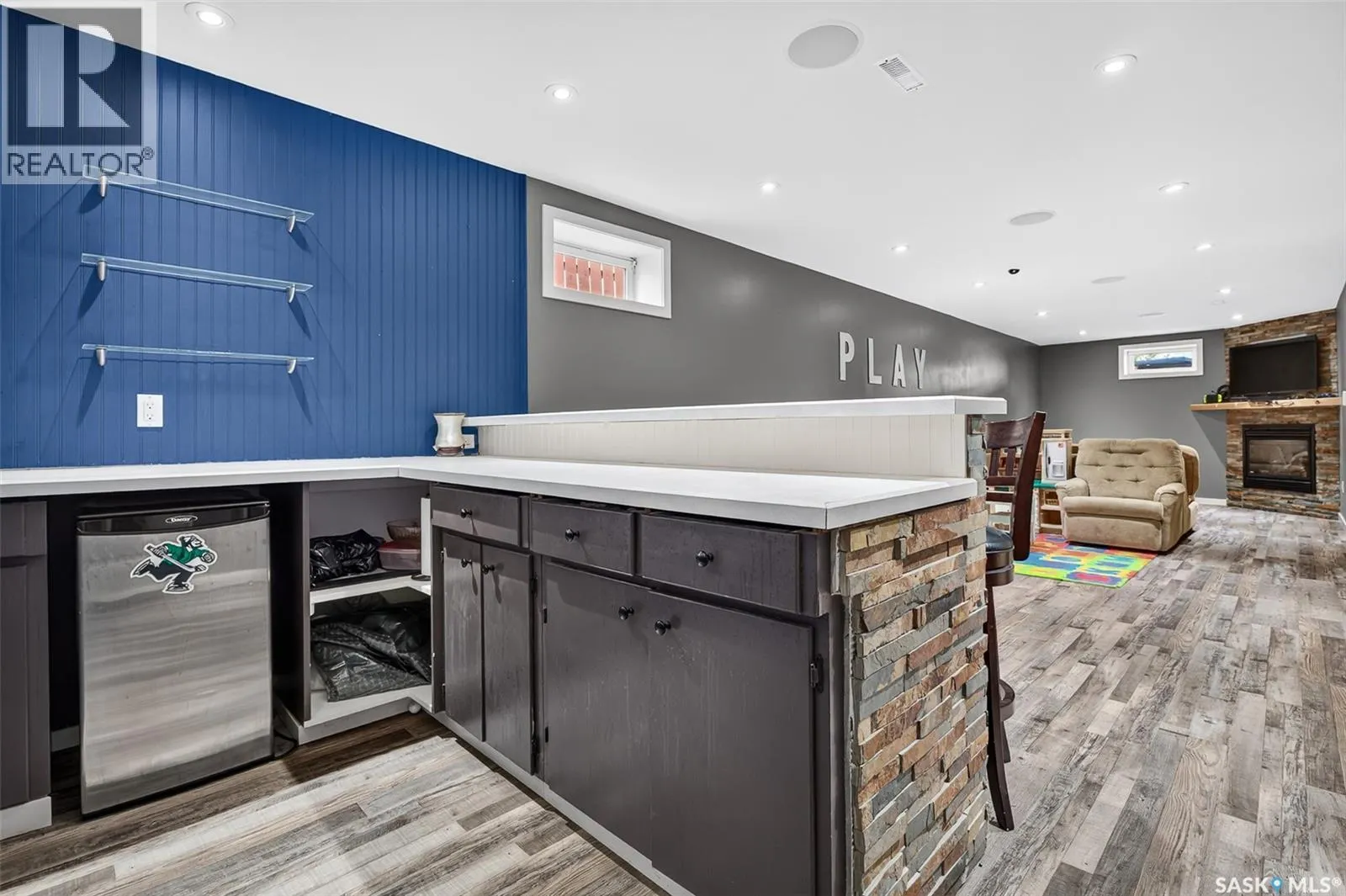 1214 Grandview STREET W