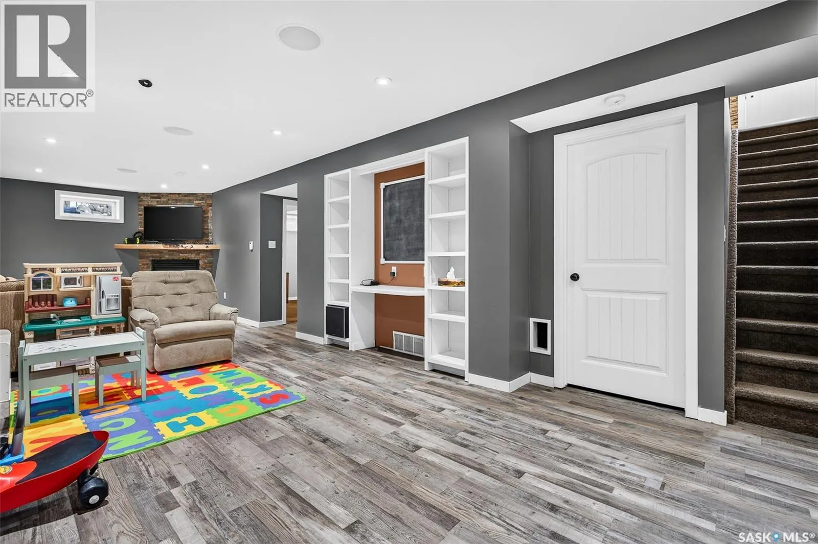 1214 Grandview STREET W