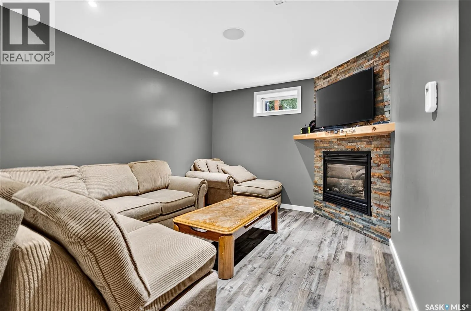1214 Grandview STREET W