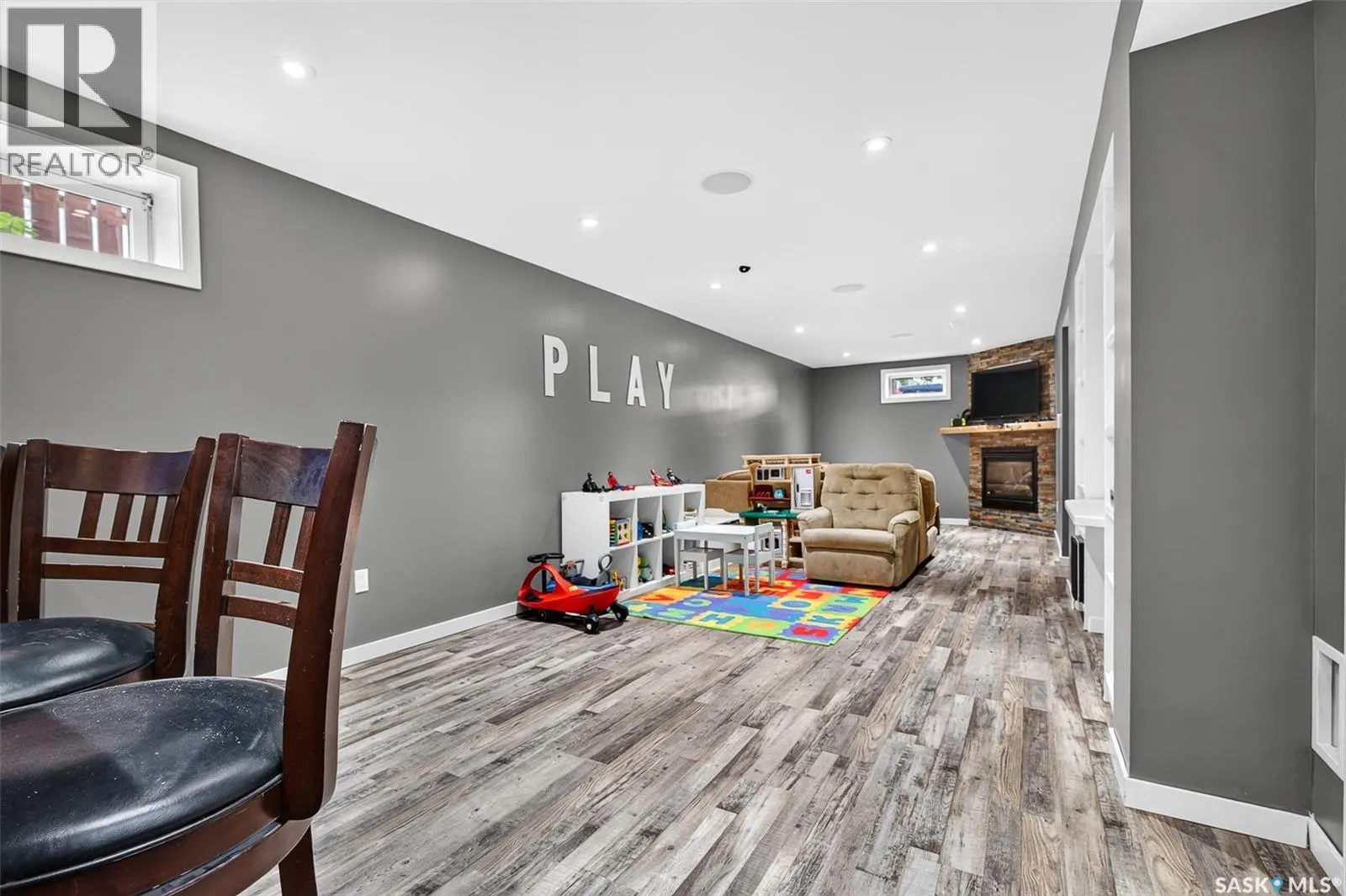 1214 Grandview STREET W