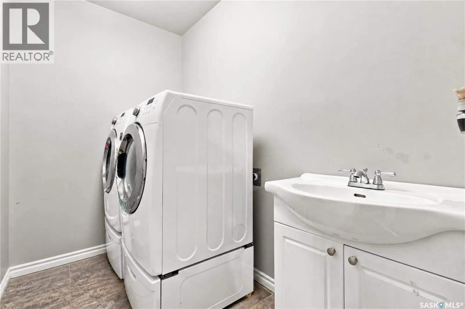 1312 King CRESCENT