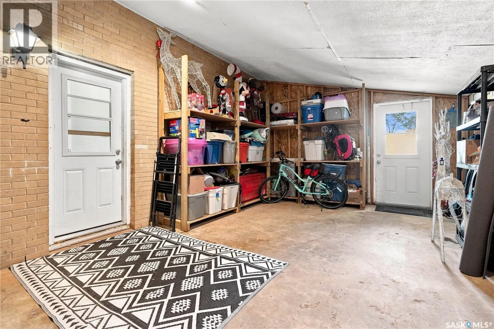 1312 King CRESCENT