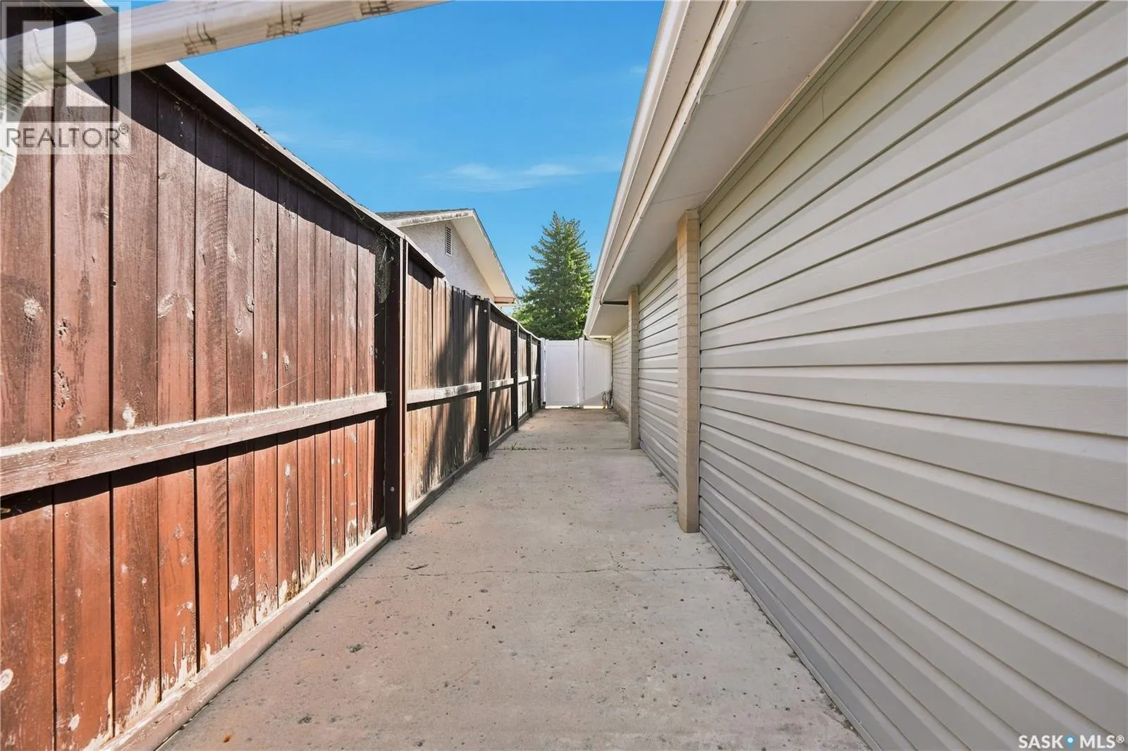 1312 King CRESCENT