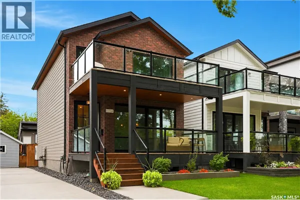 1172A Spadina CRESCENT E