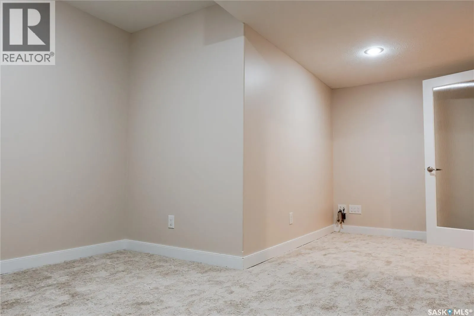 62 Glen Howard WAY