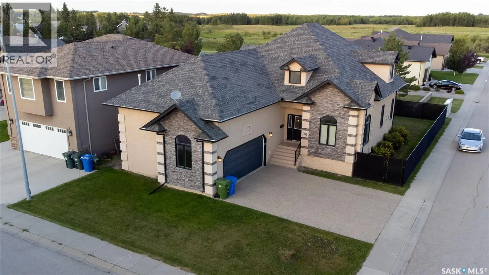 62 Glen Howard WAY