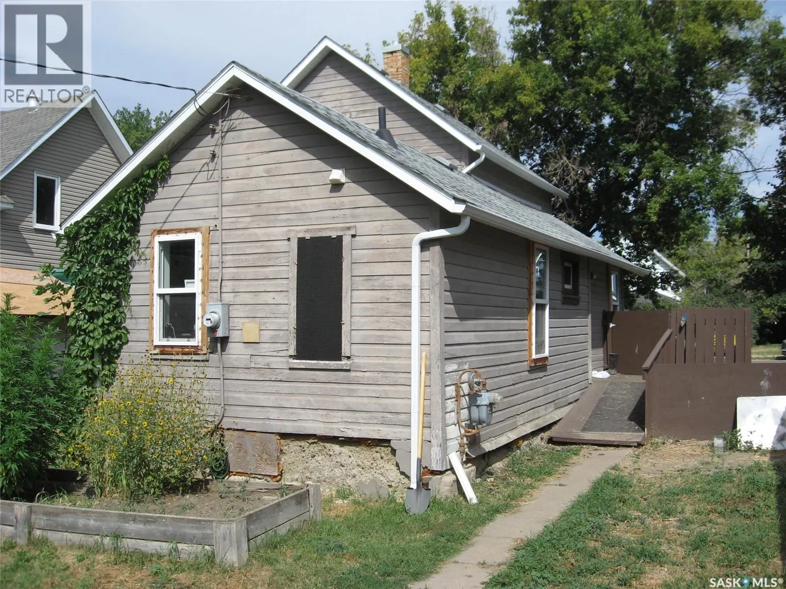 553 Athabasca STREET W